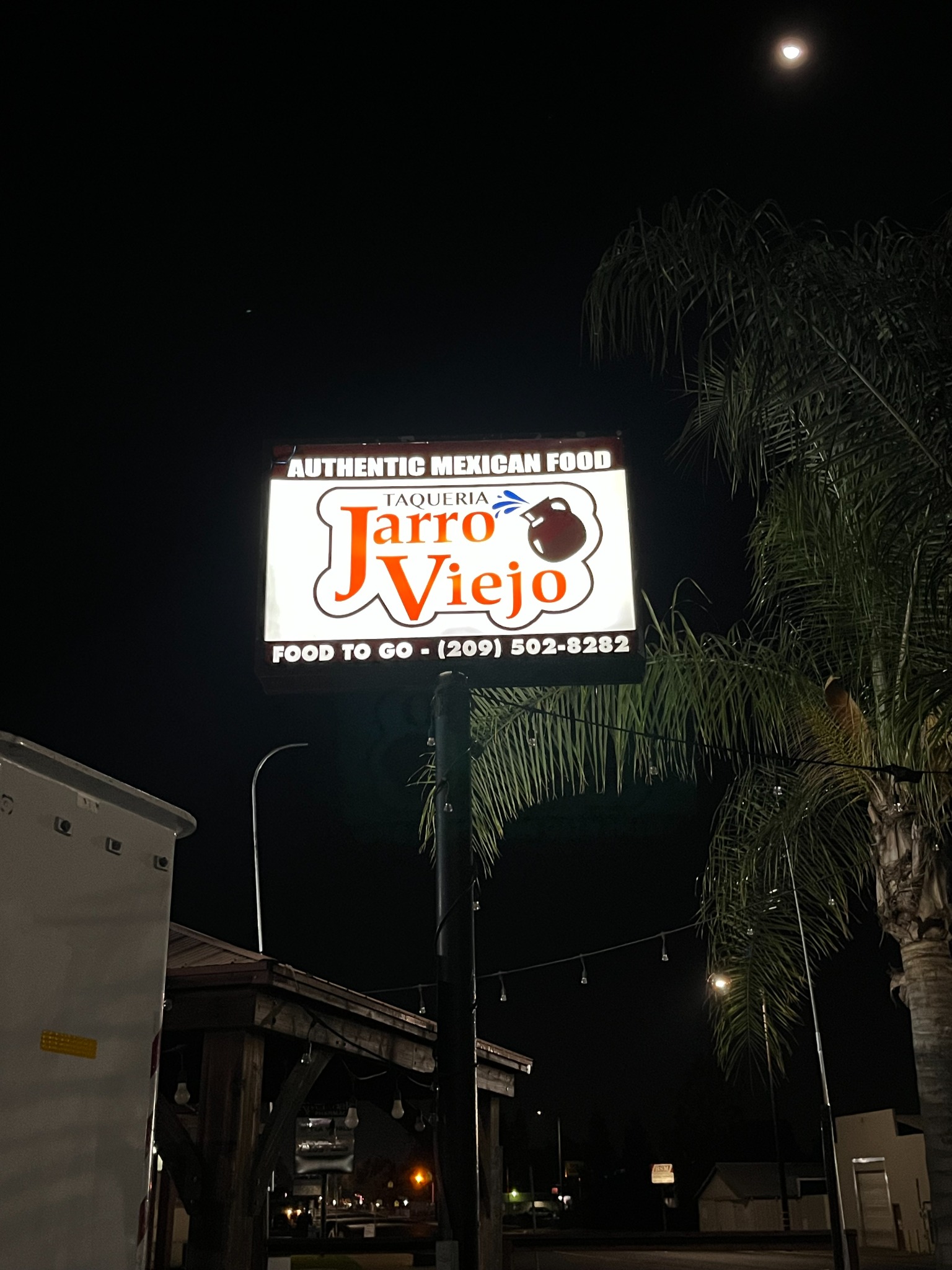Illuminated Roadside Sign for Taqueria Jarro Viejo